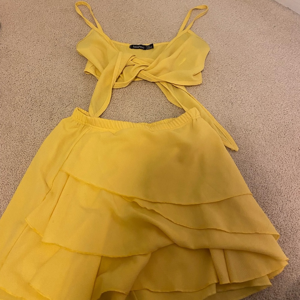 Boohoo Yellow skort set size 2